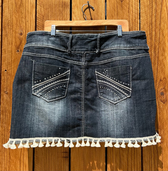 ladies skirt dark wave Size 18