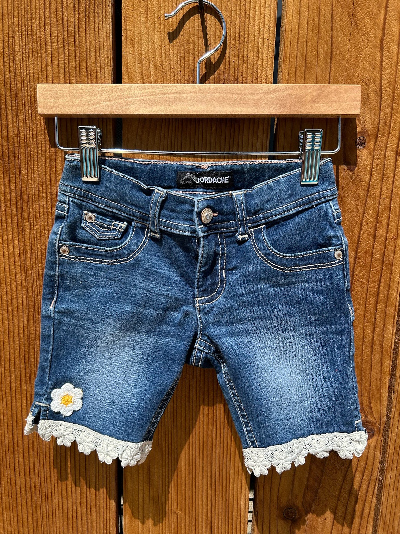 Girls shorts Jordache size 6 White daisy