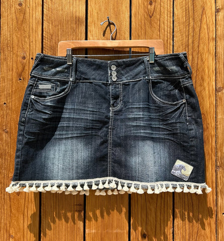 ladies skirt dark wave Size 18