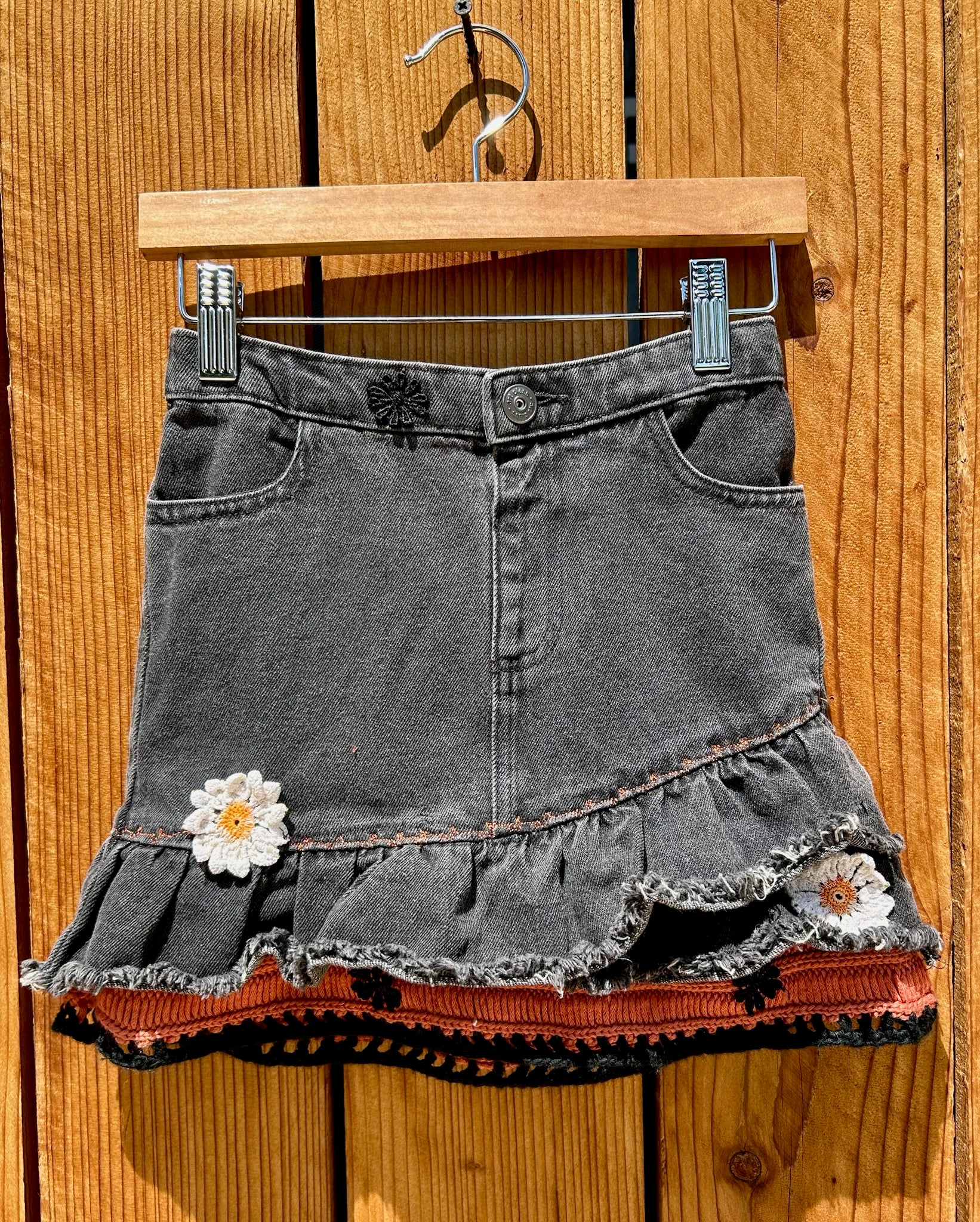 Girls skirt black and orange Art Class Size 5