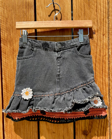 Girls skirt black and orange Art Class Size 5