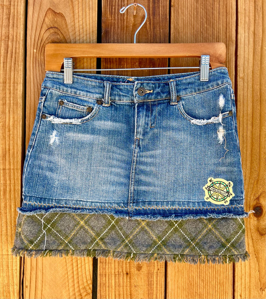 Ladies Skirt plaid green and gray wool Size 3