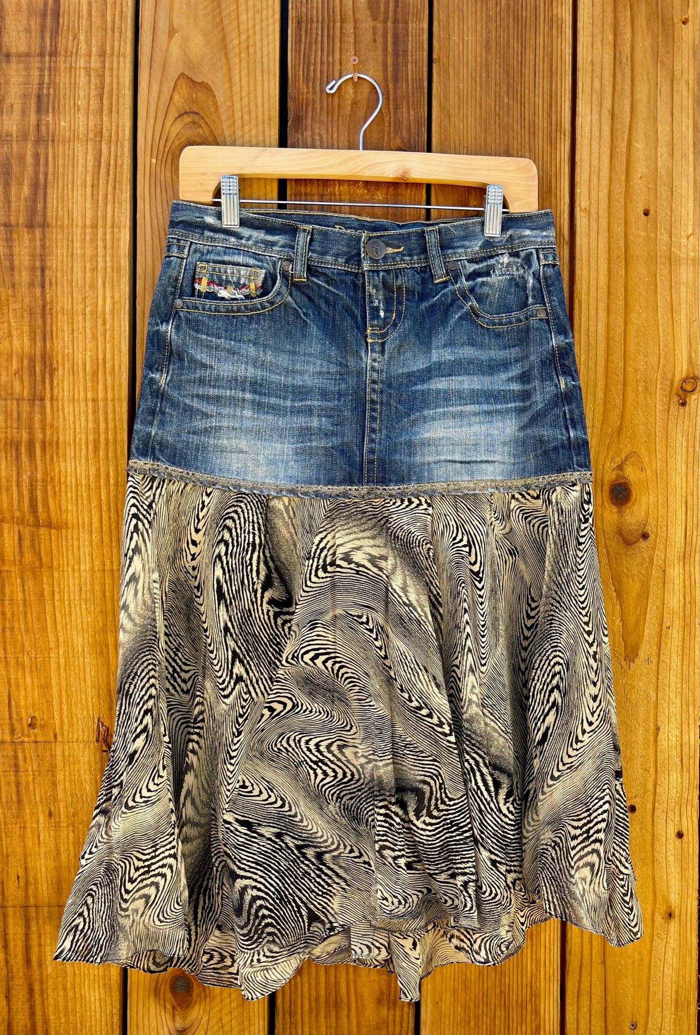 Ladies Skirt long with tan black tiger print Size 3