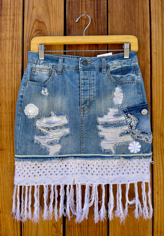 ladies skirt white/silver Size 26