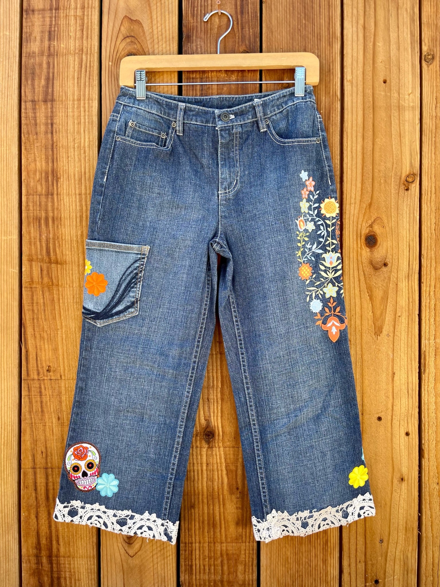 Ladies Capris orange stitch Size 4