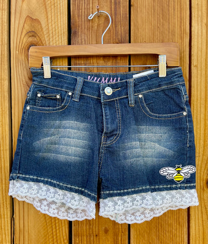 Ladies Shorts bee patch Size 9