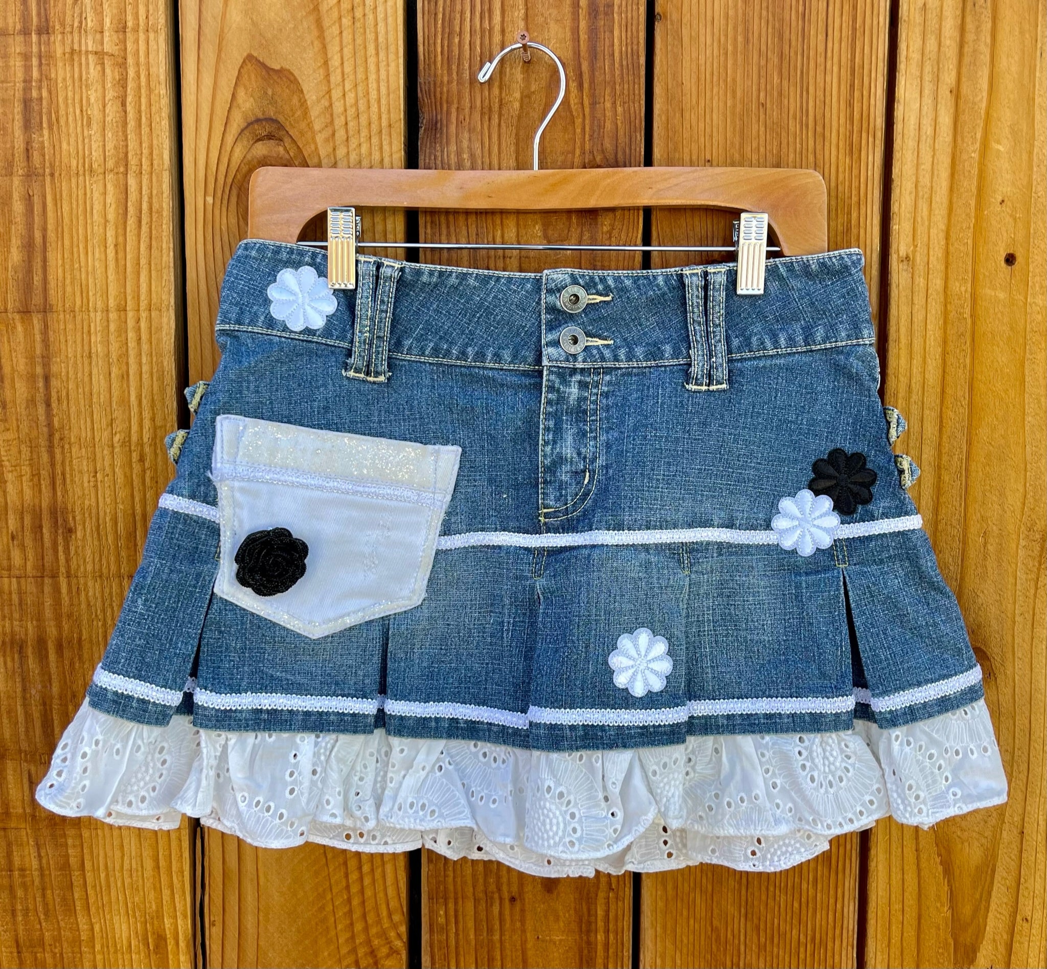Ladies Skirt black and white size 29