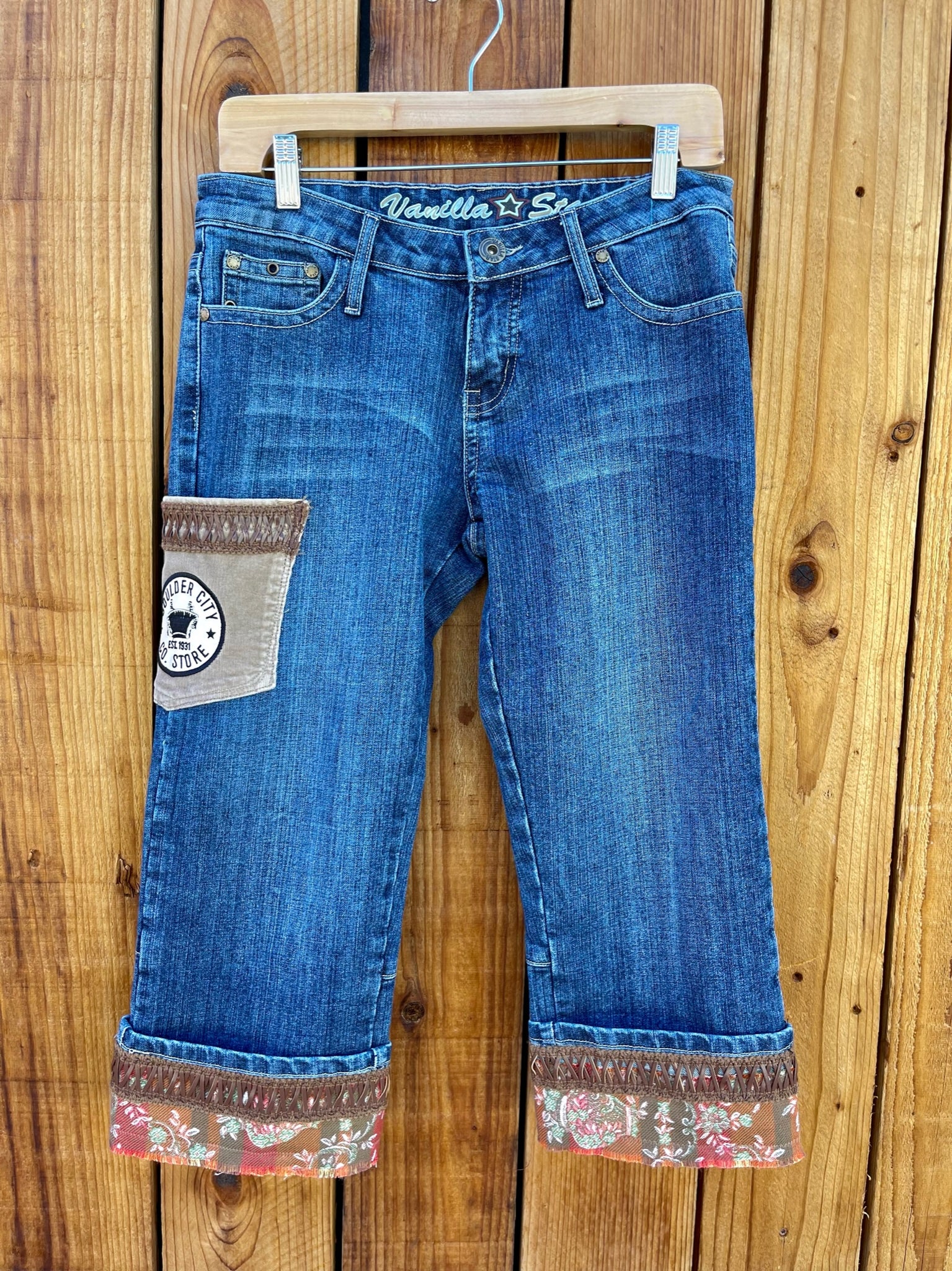 Ladies Capri Boulder City patch Size 11