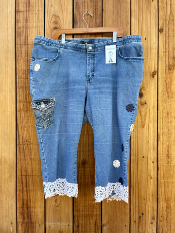 Ladies Capris Light blue bling pocket Size 22