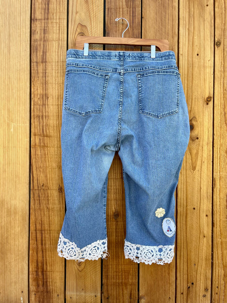 Ladies Capris Light blue bling pocket Size 22