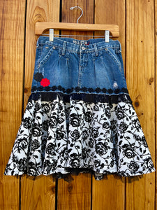 Ladies Skirt knee length black and white Size 0