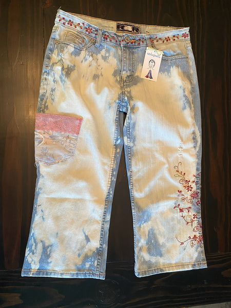 ladies capris maroon stitching Size 11
