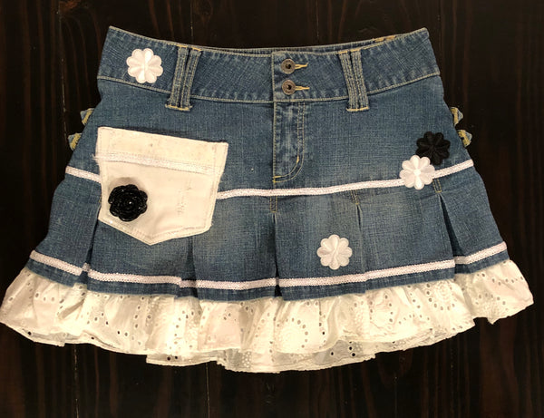 Ladies Skirt black and white size 29